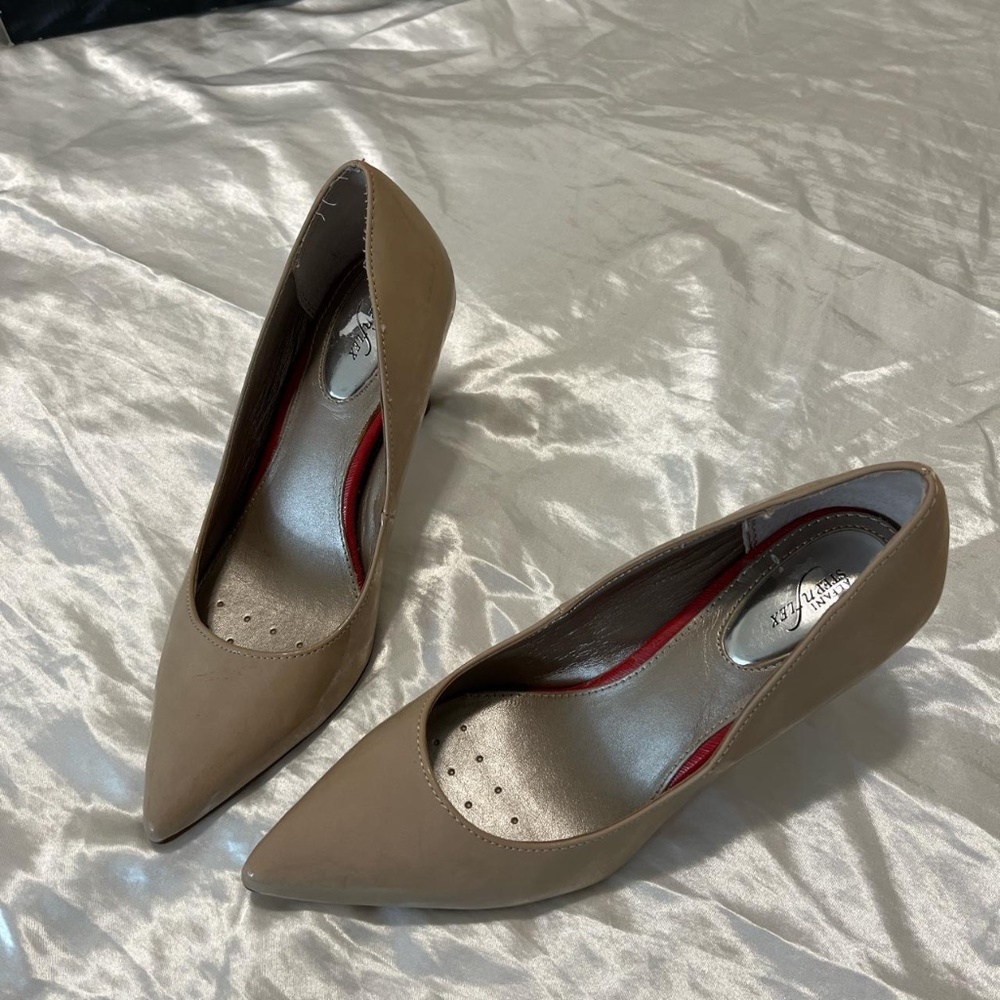 Glossy Beige Heels - Size 6
